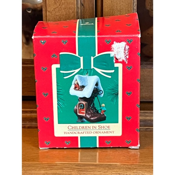 Vintage 1985 Hallmark The Old Woman Who Lived in a Show Christmas Tree Ornament - Picture 4 of 5